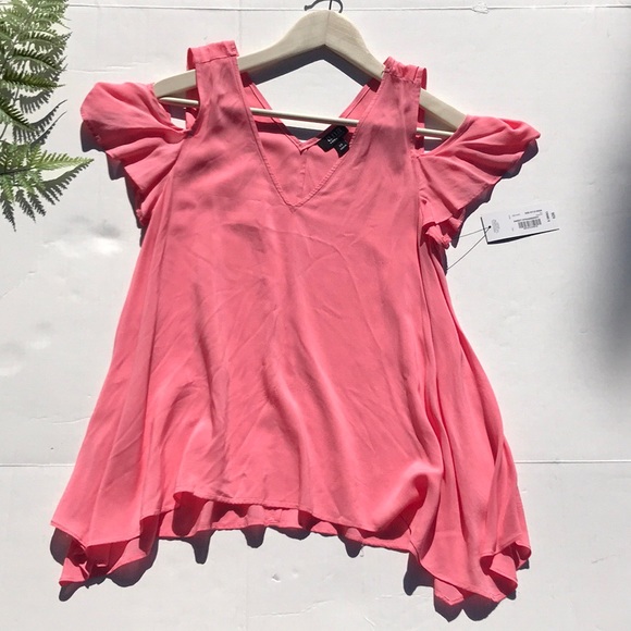 a.n.a Tops - 🌸4/$18 NWT a.n.a Pink Cold Shoulder V-neck Top